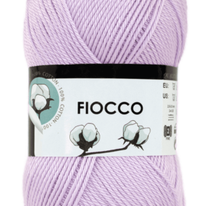 Pelote de coton Fiocco parme en vue rapprochée