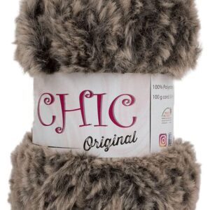 Pelote de laine Chic 15 au premier plan