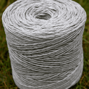 Pelote Raphia Rond gris en avant, détails bien visibles
