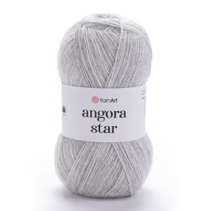 Angora Star gris clair pelote moelleuse en premier plan net