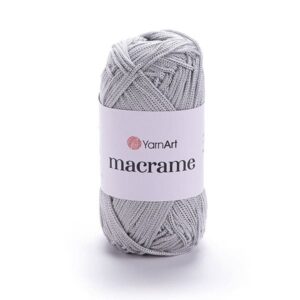 Zoom pelote macrame gris clair complète avec belle lumière douce