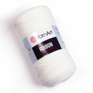 Gros plan sur pelote Ribbon couleur crème épaisse
