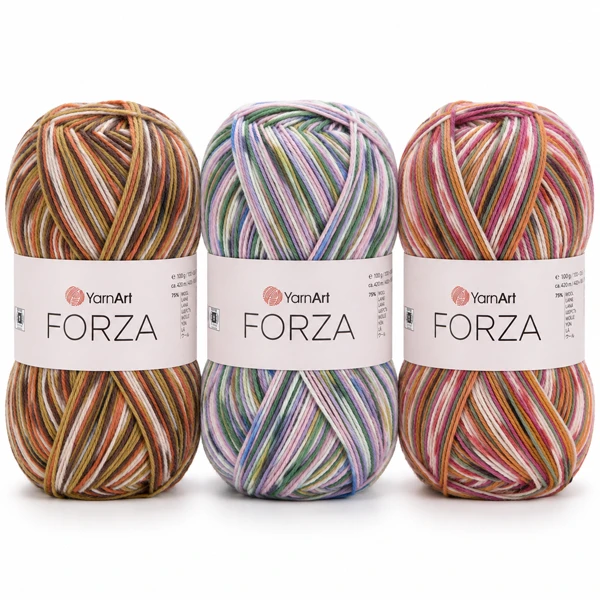 3 pelotes de forza au premier plan