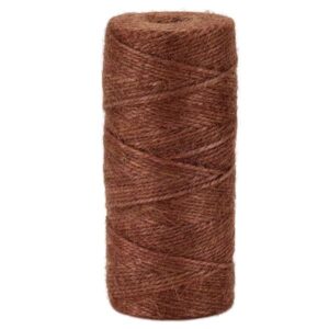 Premier plan sur pelote Ficelle Gaya Colorée jute châtaigne