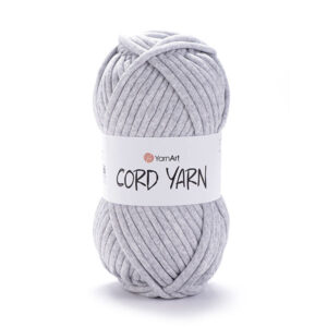 Pelote de fil Cord Yarn gris clair posée en avant