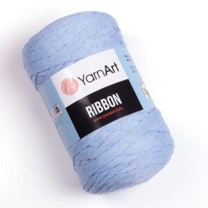 Premier plan sur bobine Ribbon bleu ciel pour macramé déco