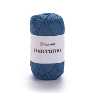 Pelote macrame bleu au centre de la photo