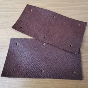 pièces en cuir sac rétro au premier plan
